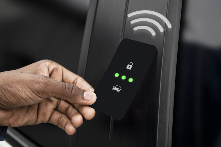 Fechadura eletrônica com Wi-Fi, Bluetooth ou biometria: qual escolher?